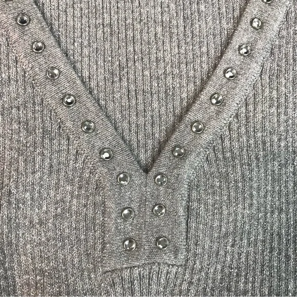 DKNY M Sparkly silver metallic thread grey ribbed V-neck knit top Size Medium - Picture 9 of 15